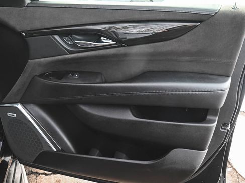 Used 2016 Cadillac Escalade Platinum image 11