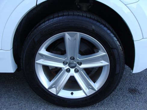 Used 2019 Audi Q8 Premium w/ Convenience Package image 40