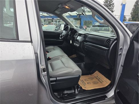 Used 2015 Toyota Tundra SR image 22
