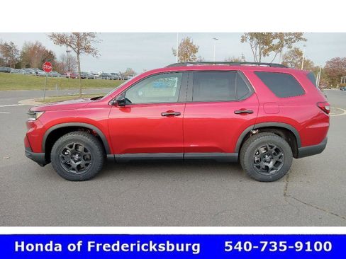 Certified 2025 Honda Pilot TrailSport image 19