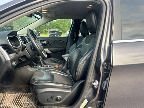 Used 2018 Jeep Cherokee Latitude Plus w/ Comfort/Convenience Group AWD/4WD image 5