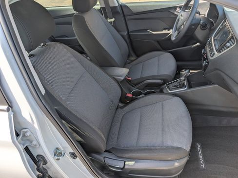 Used 2022 Hyundai Accent Limited image 8
