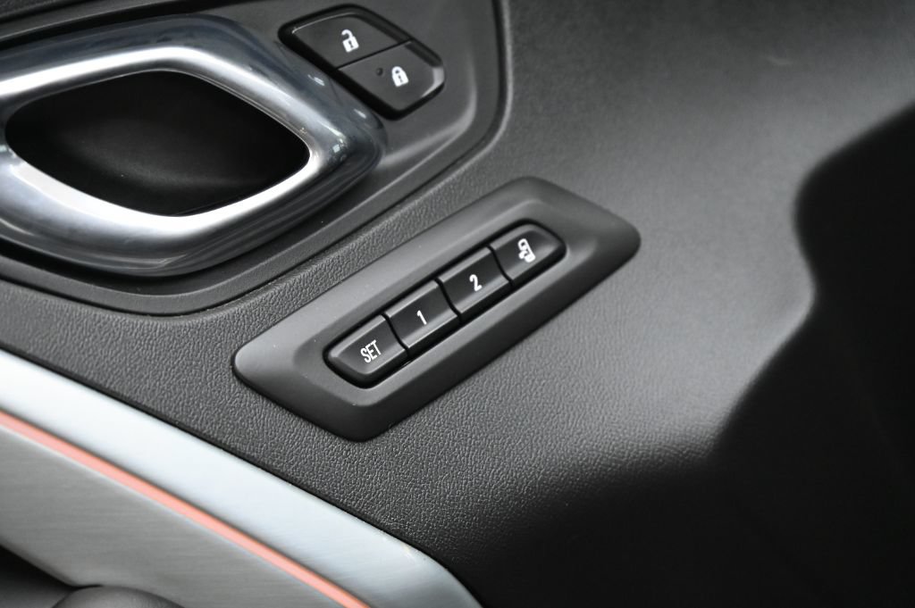 Used 2019 Chevrolet Camaro SS RWD image 19