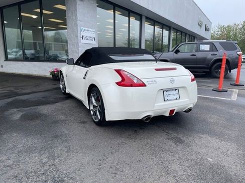 Used 2017 Nissan 370Z Touring Sport RWD image 14