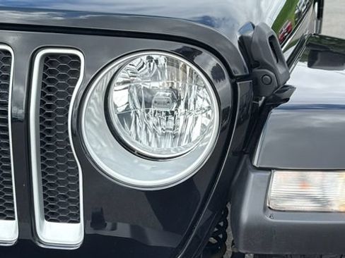 Used 2022 Jeep Wrangler Unlimited Sahara w/ Cold Weather Group AWD/4WD image 7