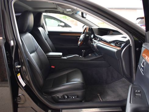 Used 2014 Lexus ES 300h w/ Premium Package w/Bamboo Trim FWD image 7