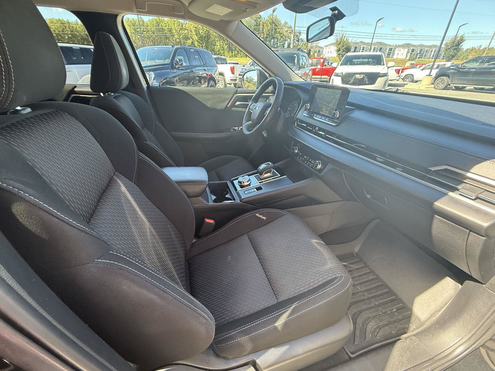 Used 2023 Mitsubishi Outlander ES FWD image 20