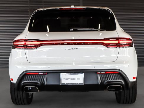 Certified 2026 Porsche Macan AWD/4WD image 9