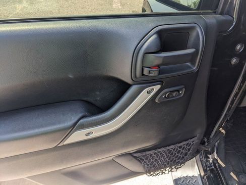 Used 2017 Jeep Wrangler Unlimited Sahara image 11