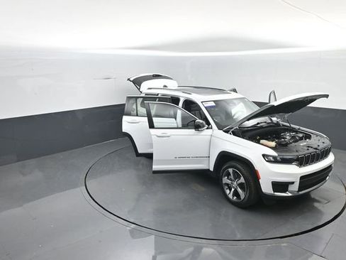 Used 2023 Jeep Grand Cherokee L Limited w/ Luxury Tech Group II AWD/4WD image 40