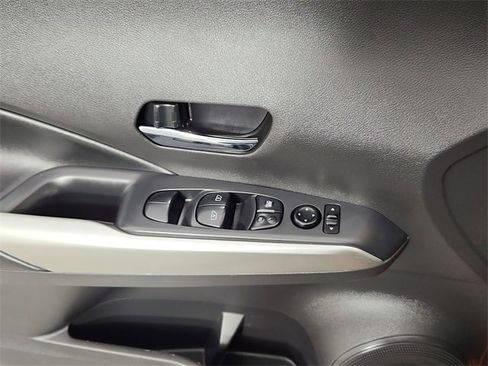 Used 2020 Nissan Kicks SR w/ SR Premium Package image 9