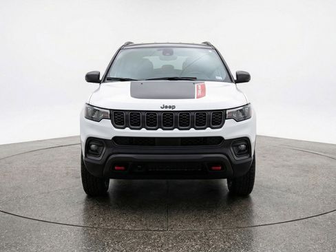 Used 2025 Jeep Compass Trailhawk image 2