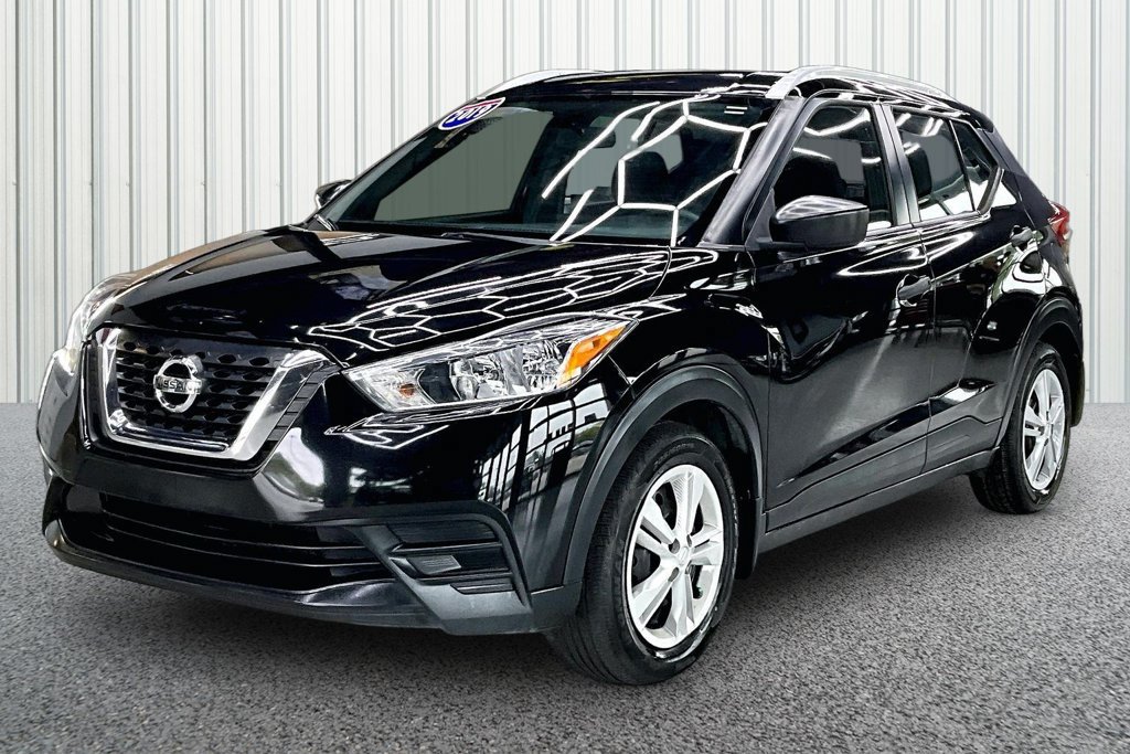Used 2019 Nissan Kicks S FWD image 3