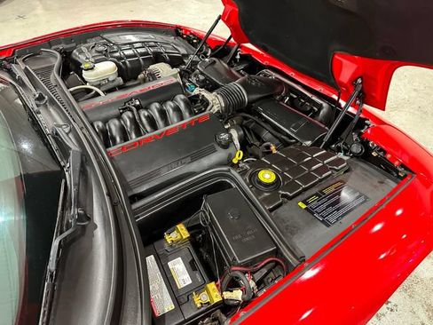 Used 2004 Chevrolet Corvette Coupe w/ Preferred Equipment Group RWD image 32