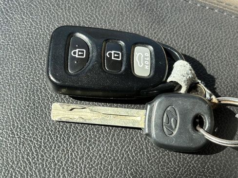 Used 2011 Hyundai Sonata GLS FWD image 14