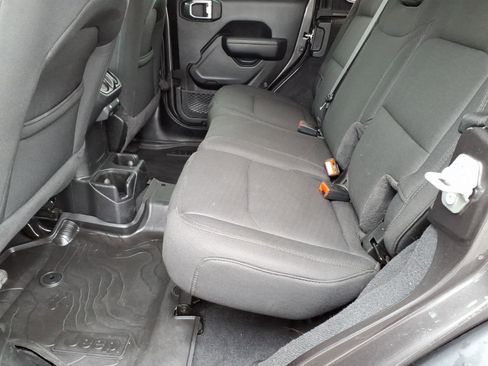 Used 2023 Jeep Wrangler Sport S image 12