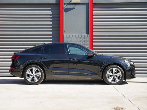 Used 2024 Audi Q8 e-tron Premium image 4