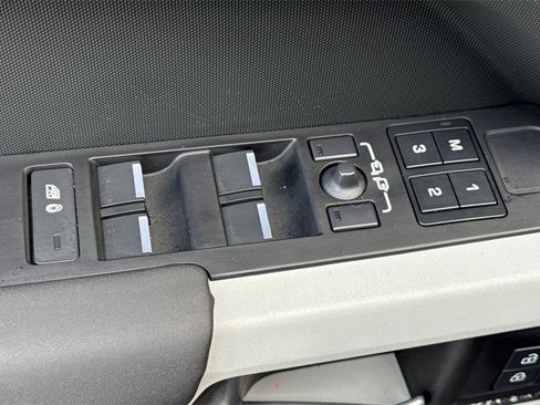 Used 2024 Land Rover Defender 130 S image 15
