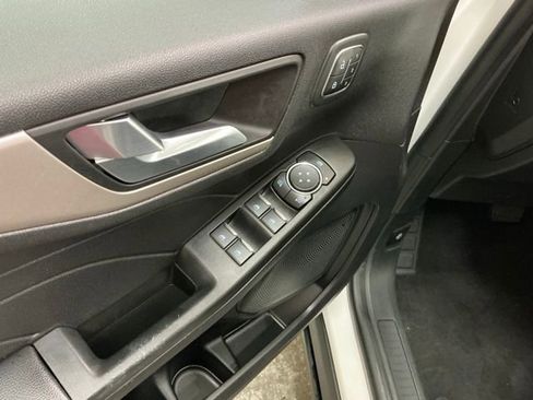 Used 2022 Ford Escape SEL w/ Technology Package FWD image 15