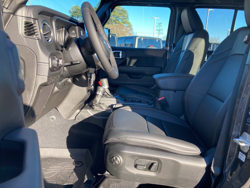 New 2026 Jeep Wrangler Unlimited Sahara AWD/4WD image 10