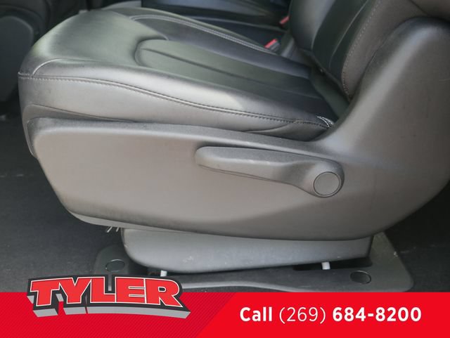 Used 2024 Chrysler Pacifica Limited FWD image 40