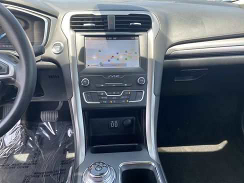 Used 2019 Ford Fusion SE FWD image 14