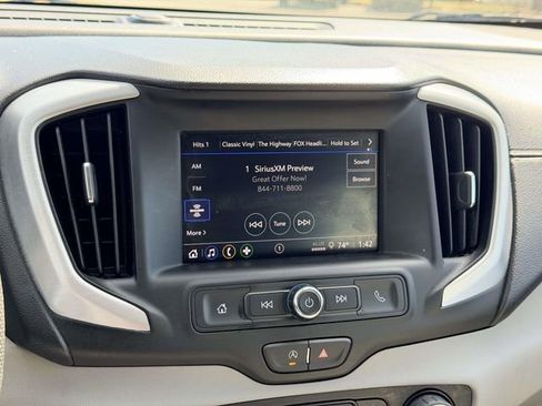 Used 2024 GMC Terrain SLE image 18