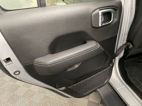Used 2022 Jeep Wrangler Unlimited Sahara image 23