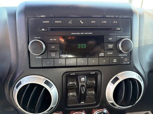 Used 2015 Jeep Wrangler Unlimited Sahara w/ Connectivity Group image 16