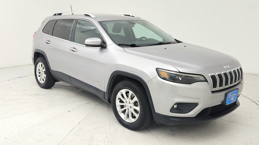 Used 2019 Jeep Cherokee Latitude w/ Popular Appearance Group FWD image 1