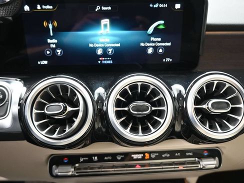 Used 2023 Mercedes-Benz GLB 250 w/ Premium Package image 6