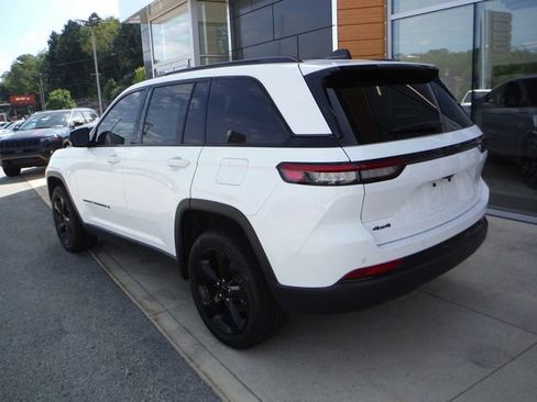 Certified 2023 Jeep Grand Cherokee Altitude AWD/4WD image 12