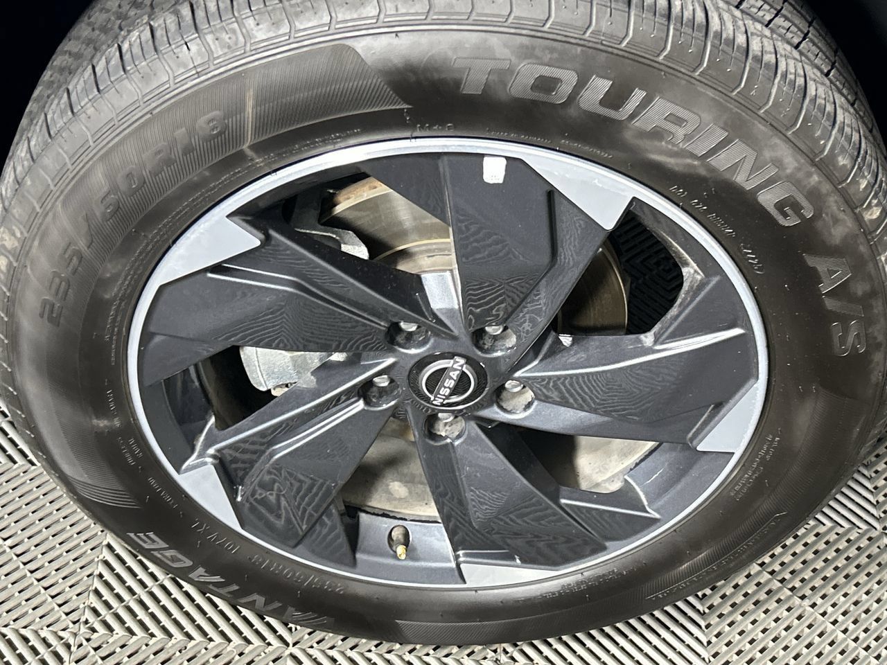 Used 2025 Nissan Rogue SV AWD/4WD image 10