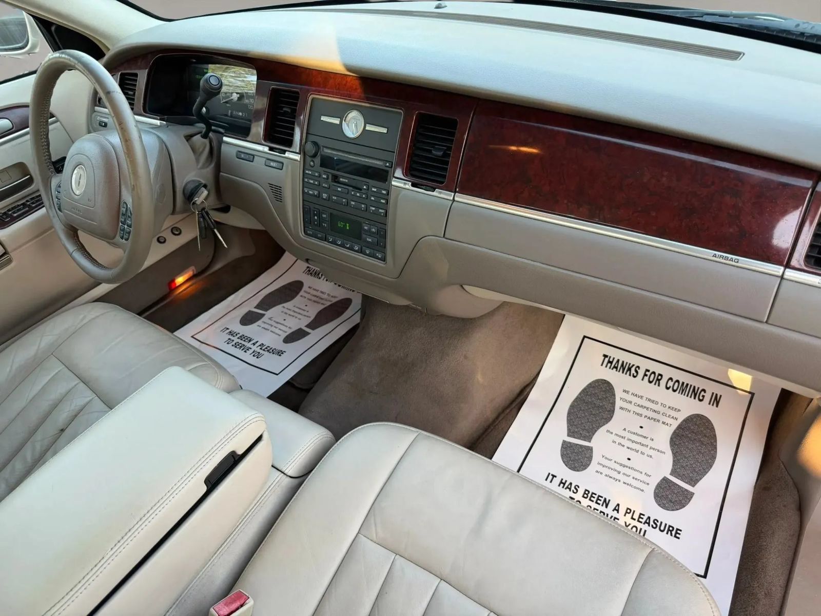 Used 2003 Lincoln Town Car Executive RWD image 38