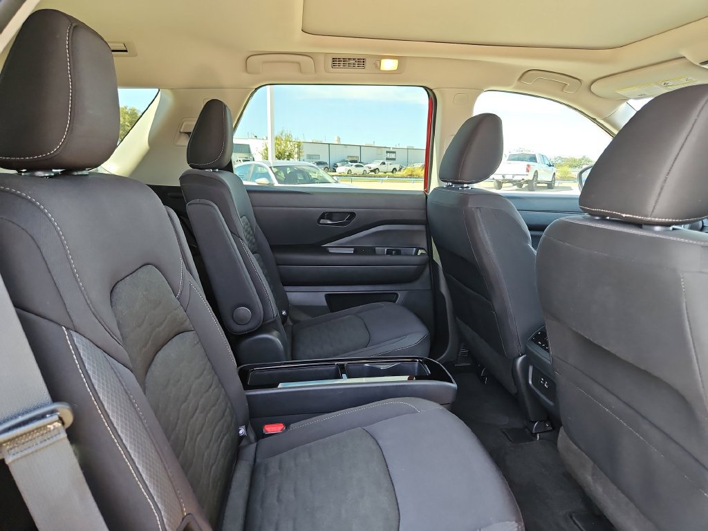 Used 2025 Nissan Pathfinder SV w/ SV Premium Package FWD image 24