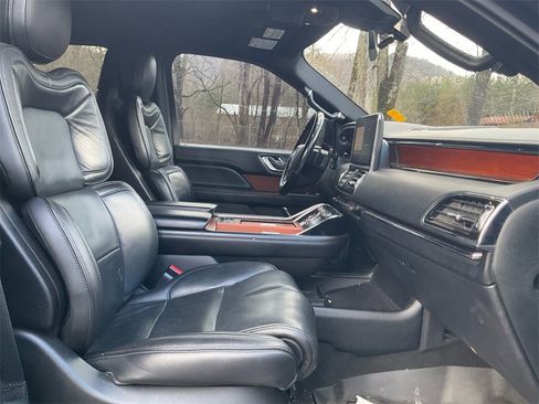 Used 2018 Lincoln Navigator Reserve w/ Technology Package image 12