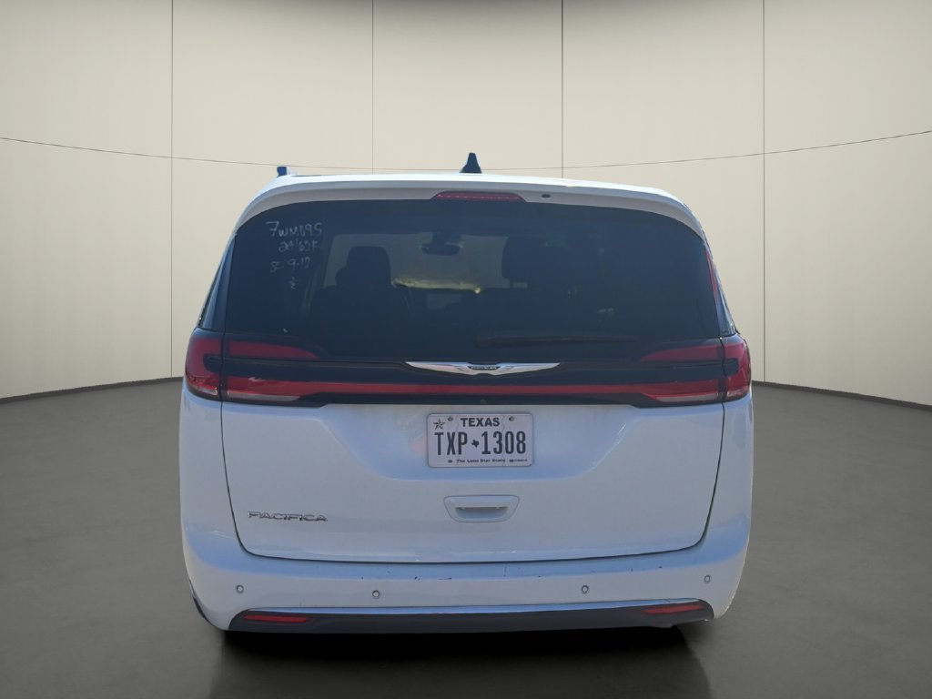 Used 2024 Chrysler Pacifica Touring-L FWD image 6