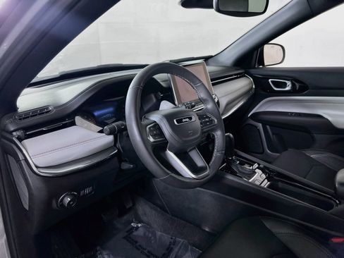 Used 2023 Jeep Compass Limited AWD/4WD image 9