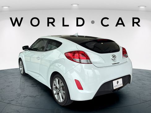 Used 2016 Hyundai Veloster FWD image 5