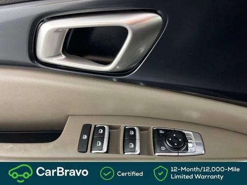 Used 2025 Kia Carnival FWD image 21