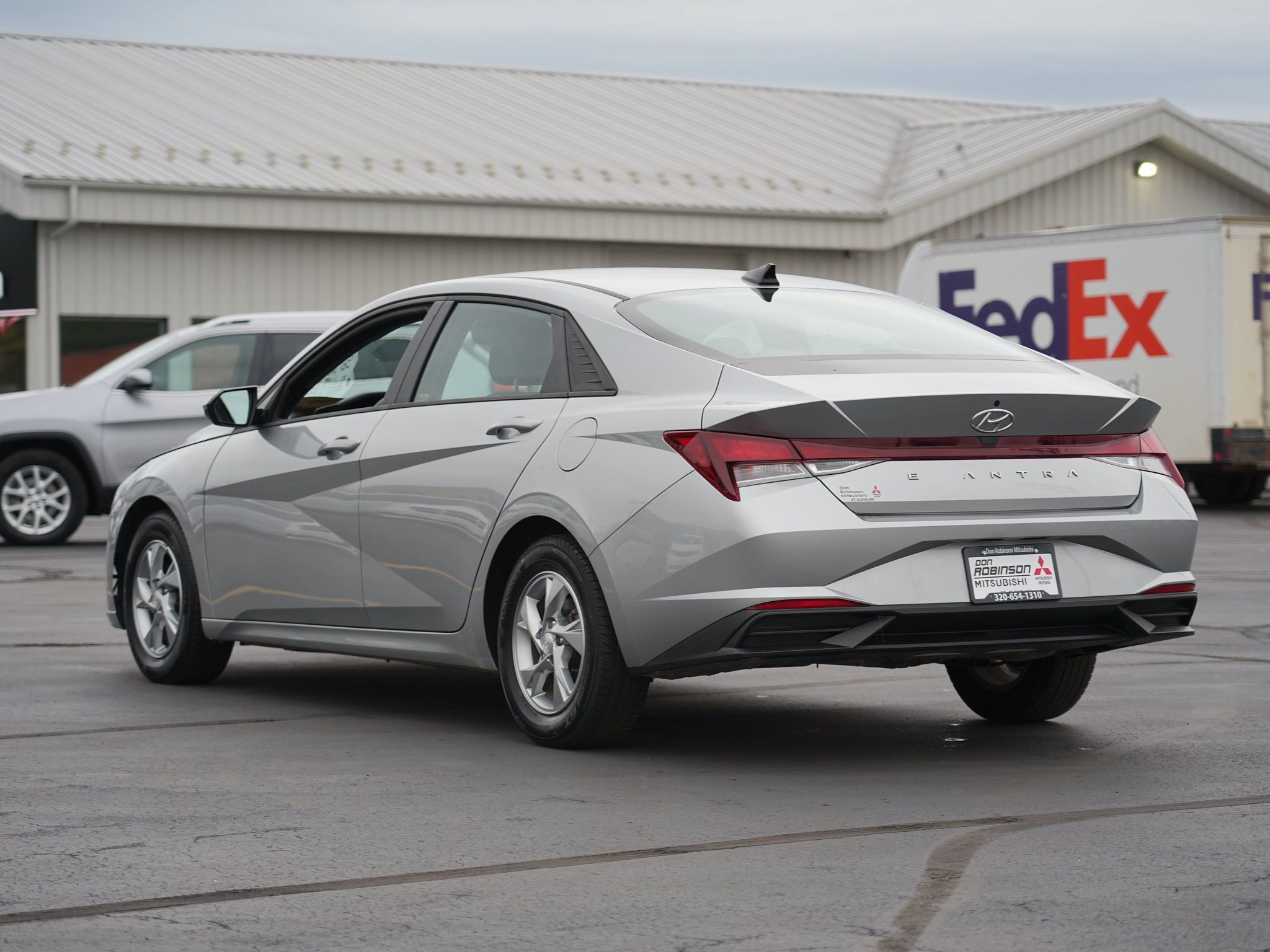 Used 2021 Hyundai Elantra SE FWD image 6