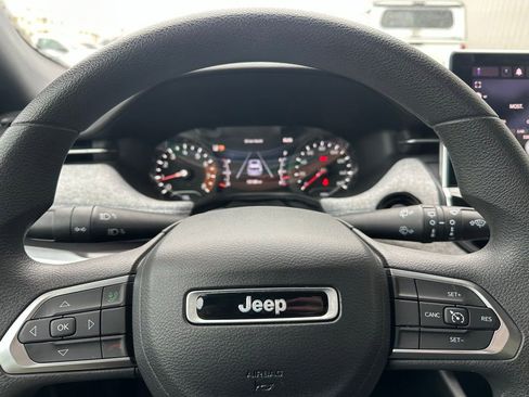 Used 2023 Jeep Compass Sport image 9