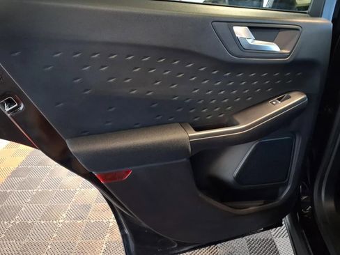 Used 2020 Ford Escape SE image 14