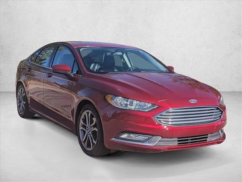 Used 2017 Ford Fusion SE w/ Equipment Group 601A image 3