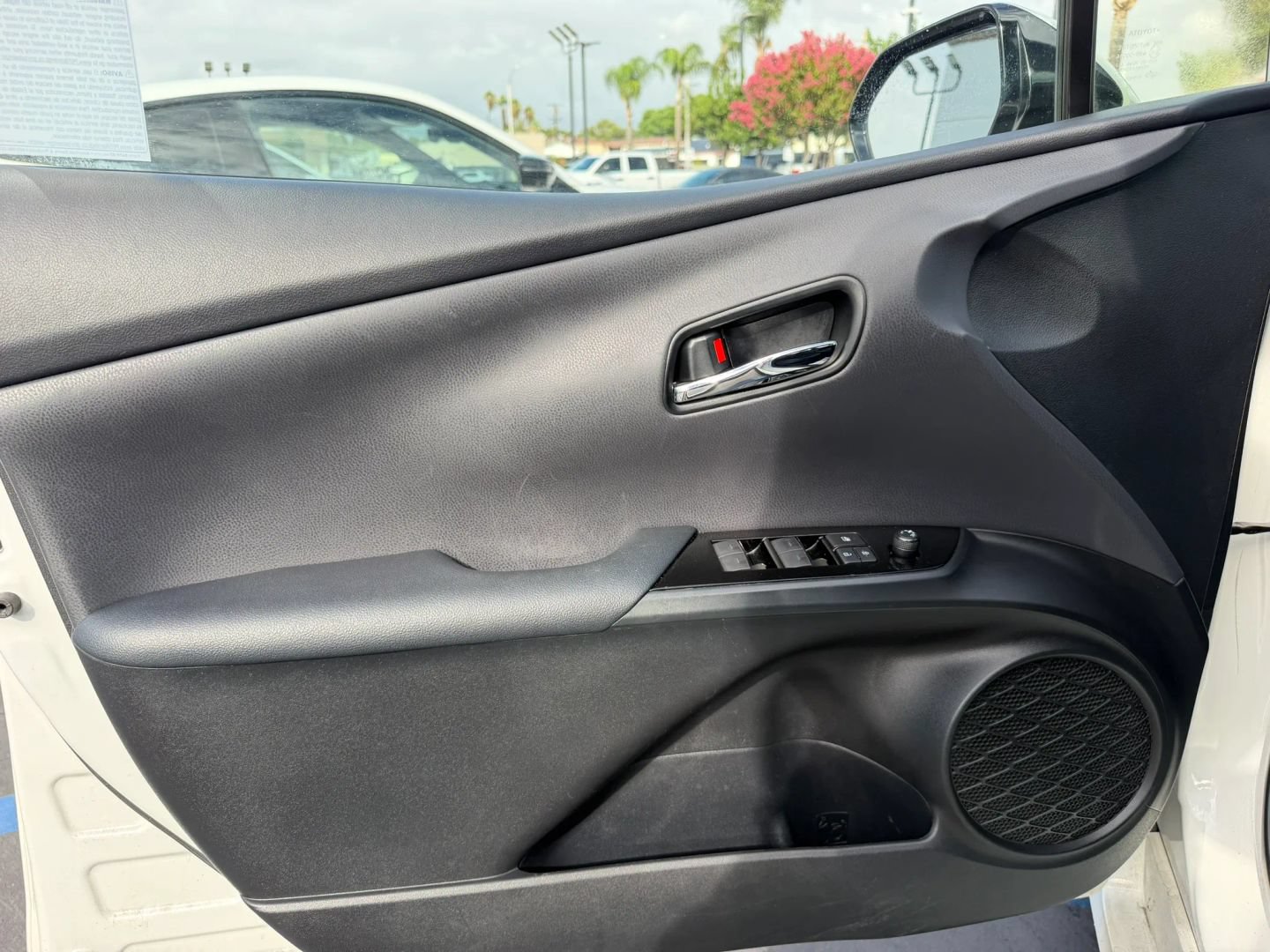 Used 2020 Toyota Prius Prime XLE FWD image 10