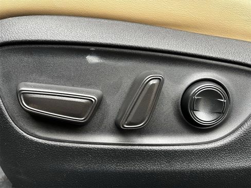 Used 2023 Toyota RAV4 XLE Premium image 25