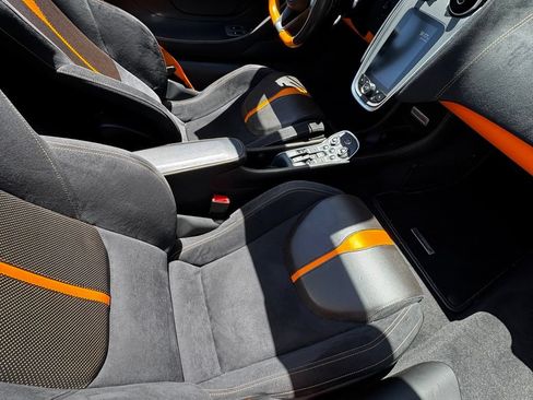Used 2019 McLaren 570S Spider RWD image 27