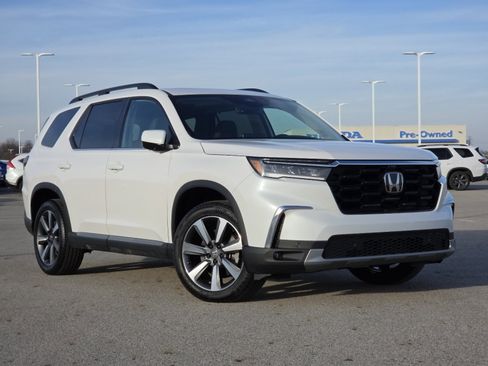 Used 2025 Honda Pilot Elite image 2