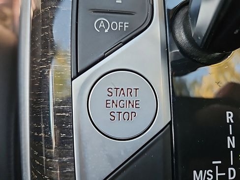 Used 2021 BMW 330i Sedan w/ Premium Package image 29