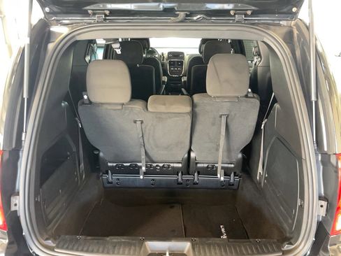 Used 2016 Dodge Grand Caravan SE image 13